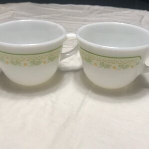 Pair of vintage Pyrex coffee mugs.
